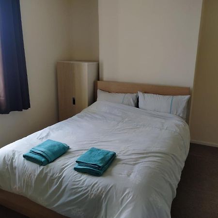 Self Catering 2 Bedroom Flat, Frequent Buses, 1-Minute Walk To Bus Stop, 20 Minutes To City Center Edinburgh Luaran gambar