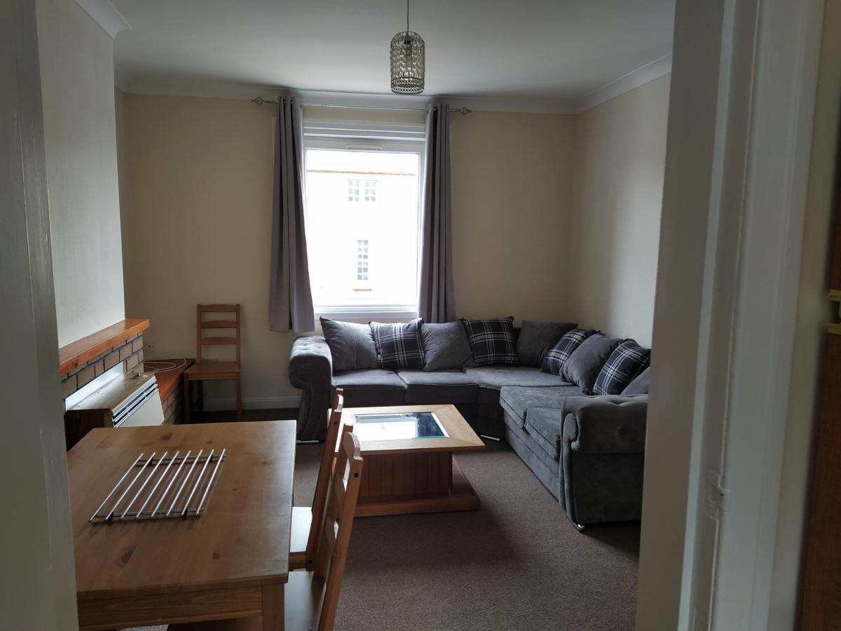Self Catering 2 Bedroom Flat, Frequent Buses, 1-Minute Walk To Bus Stop, 20 Minutes To City Center Edinburgh Luaran gambar