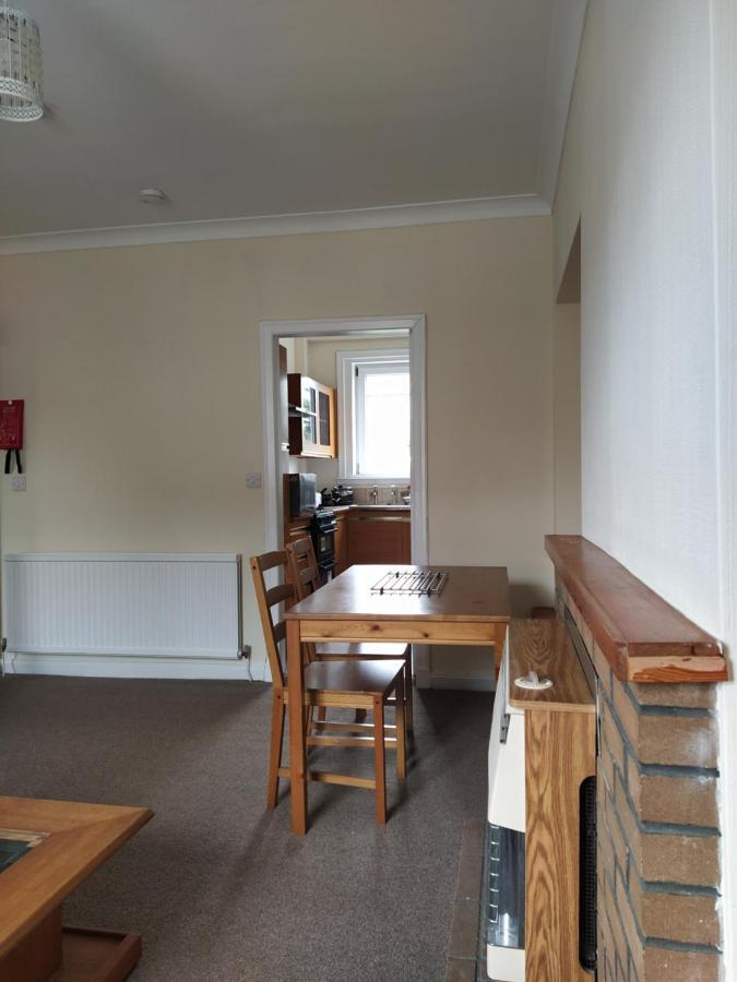 Self Catering 2 Bedroom Flat, Frequent Buses, 1-Minute Walk To Bus Stop, 20 Minutes To City Center Edinburgh Luaran gambar