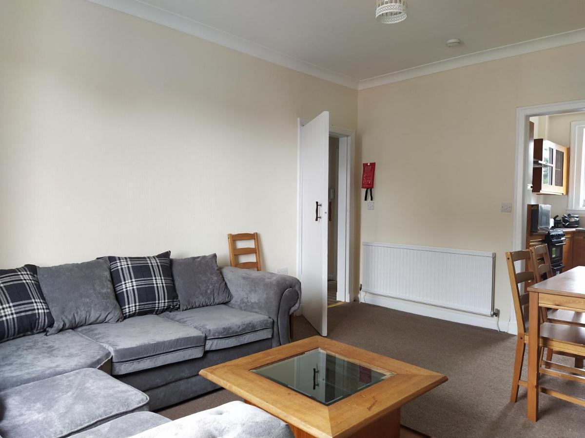 Self Catering 2 Bedroom Flat, Frequent Buses, 1-Minute Walk To Bus Stop, 20 Minutes To City Center Edinburgh Luaran gambar